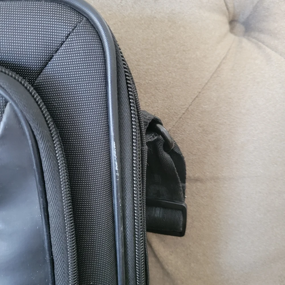SwissGear by Wenger Laptop Shoulder Bag Black
